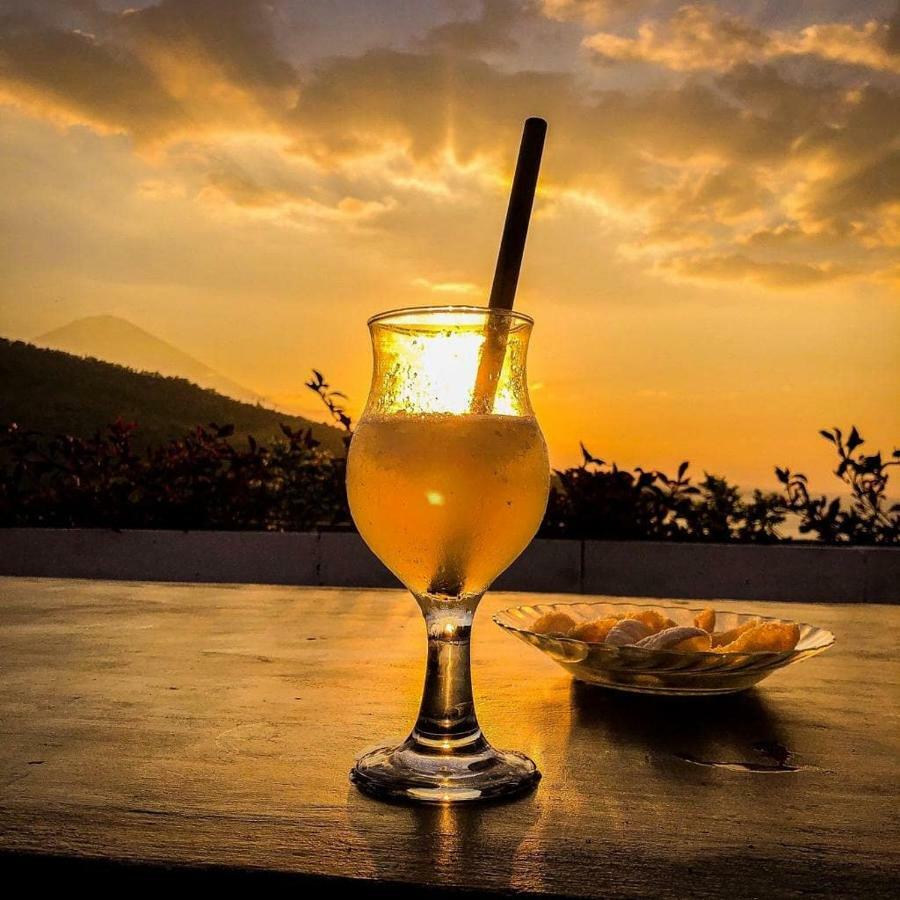 Waenis Sunset View Hotel And Restaurant, Amed, Bali Eksteriør billede